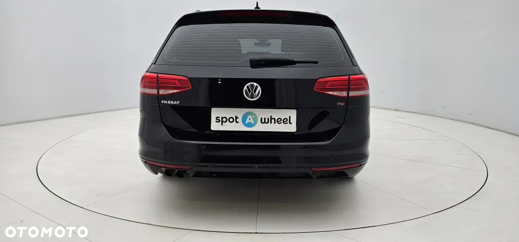 Volkswagen Passat - 4