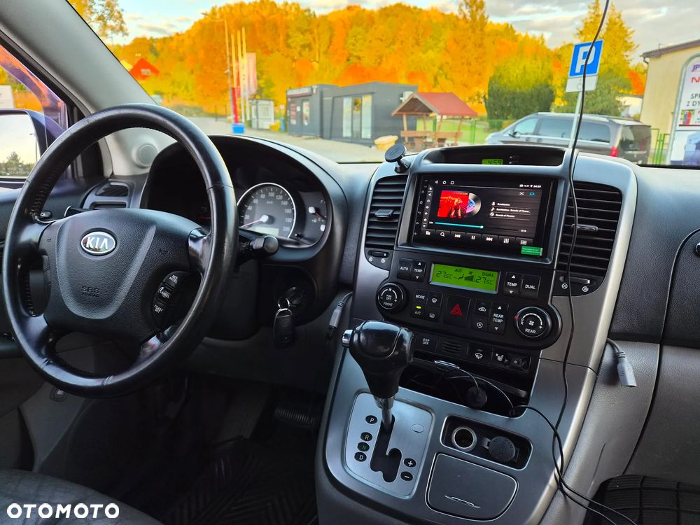 Kia Carnival - 11