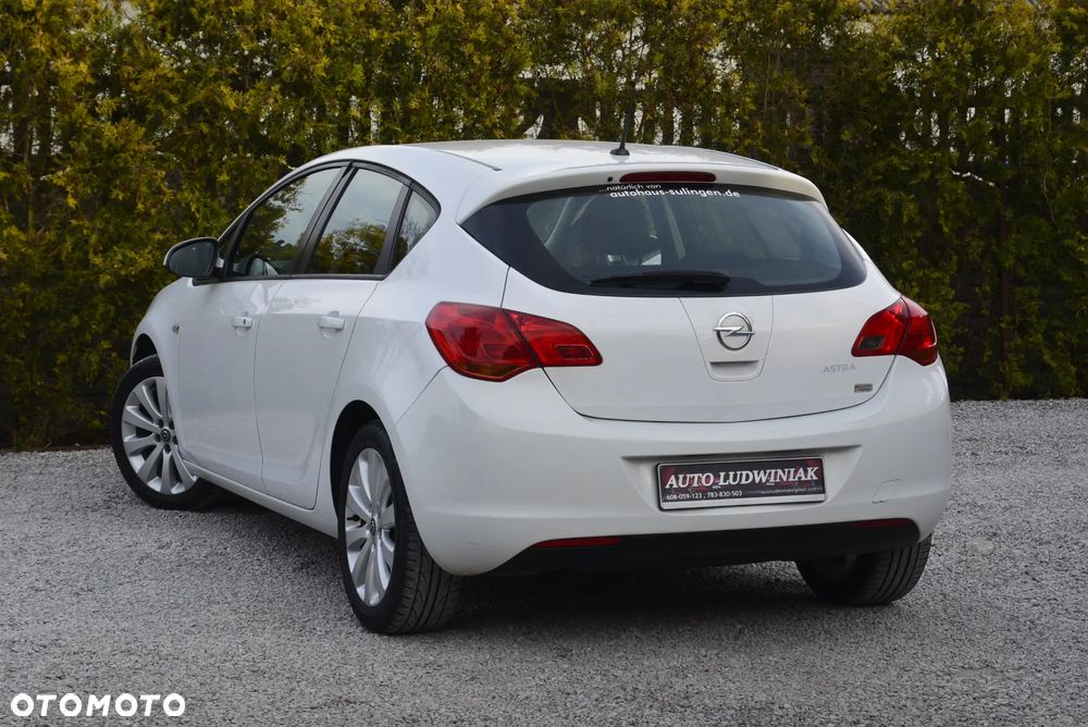 Opel Astra 1.6 Design Edition - 17