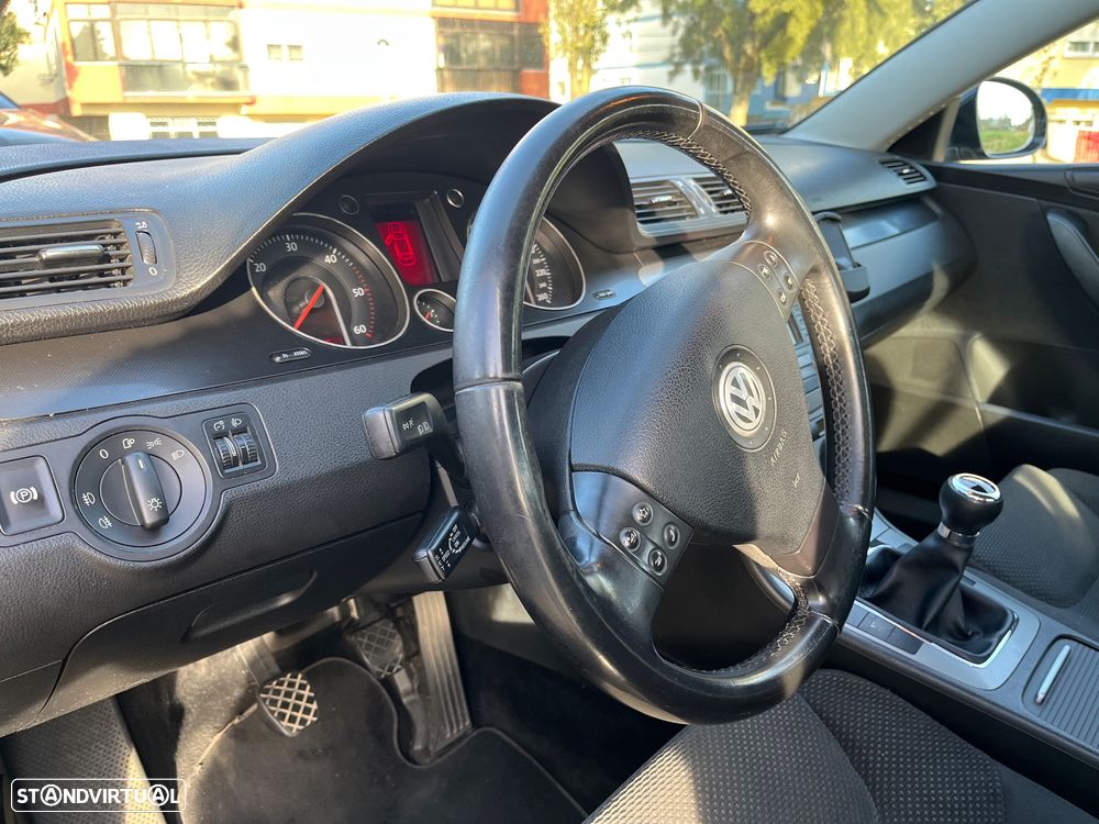 VW Passat 2.0 TDI Confortline - 5