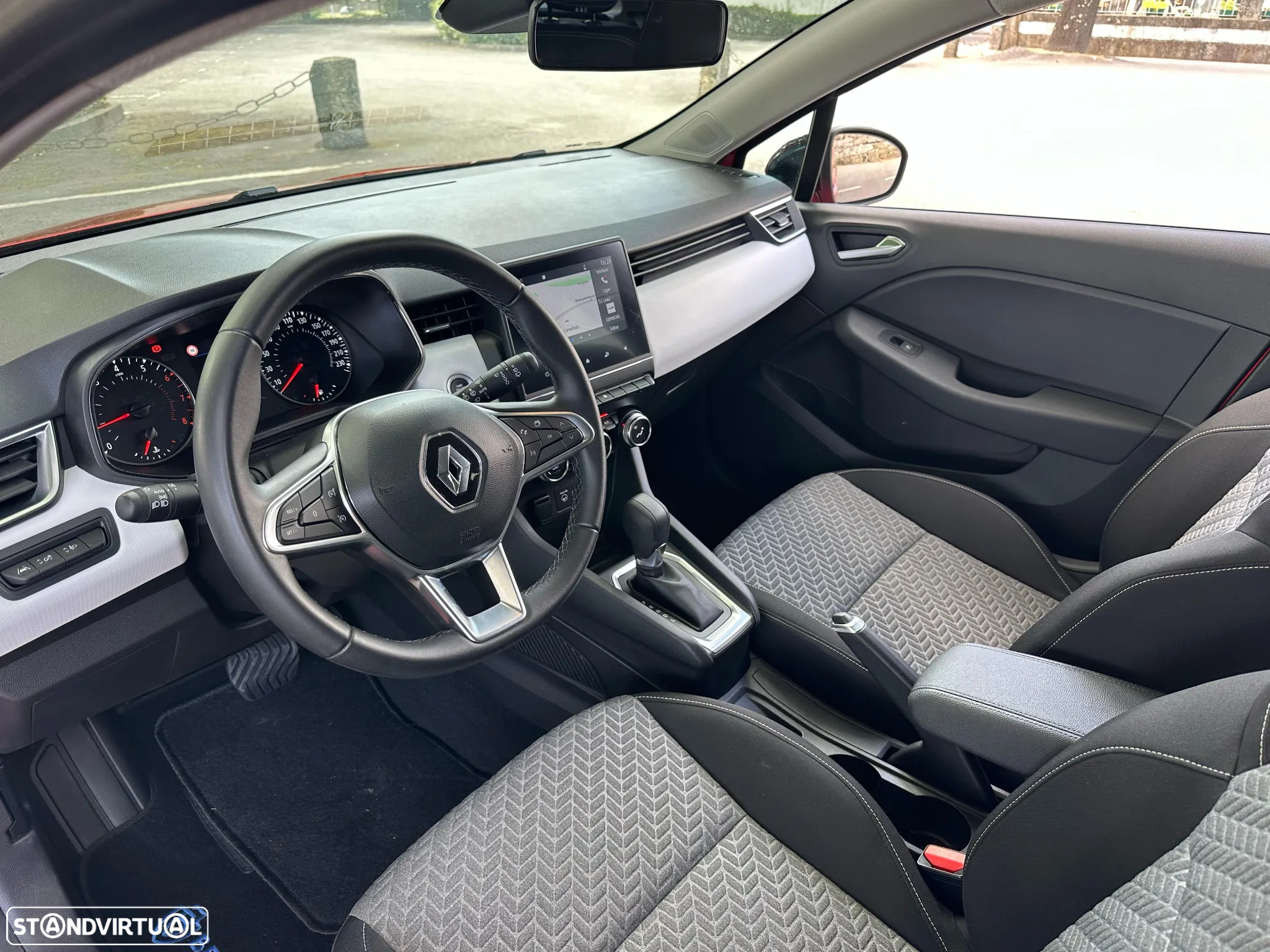 Renault Clio TCe 90 X-tronic TECHNO - 8