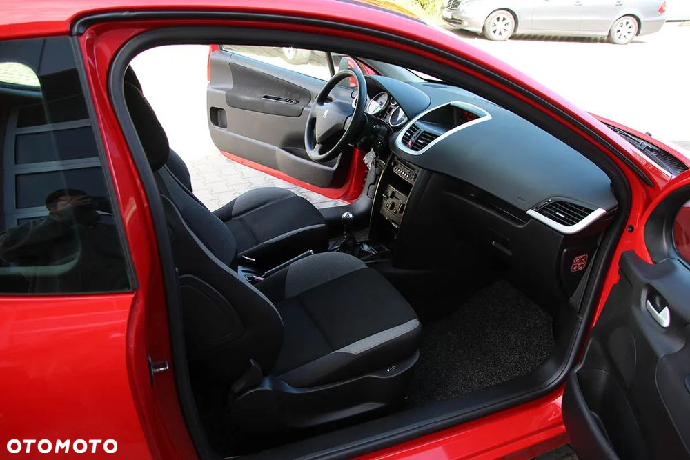 Peugeot 207 1.4 16V Trendy - 20
