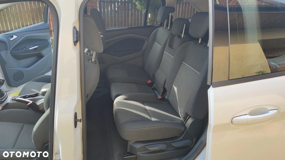 Ford Grand C-MAX - 27