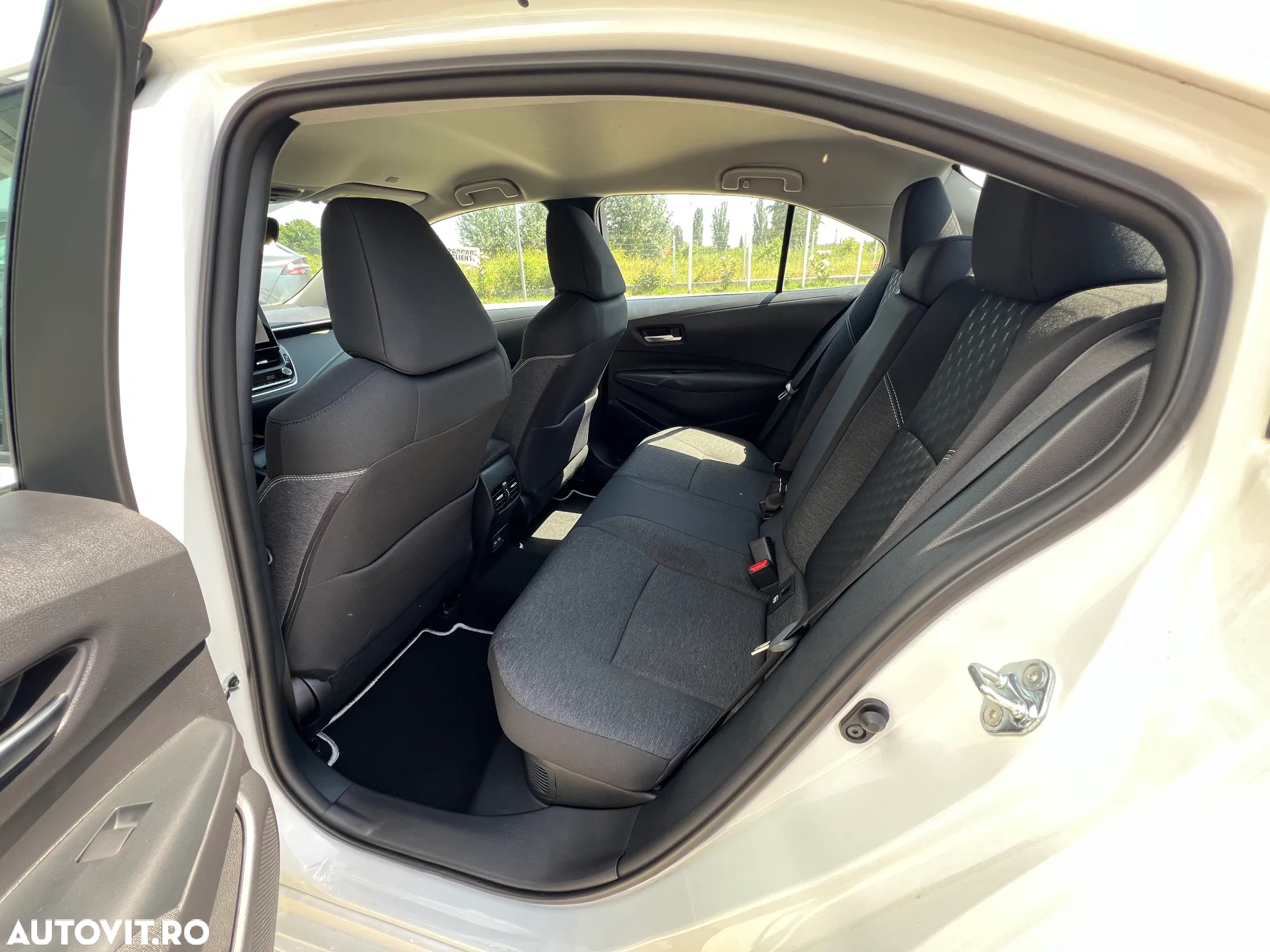 Toyota Corolla 1.8 HSD Business - 21