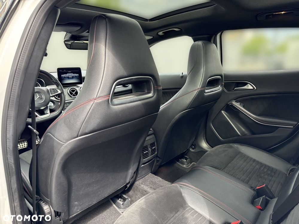 Mercedes-Benz GLA - 24