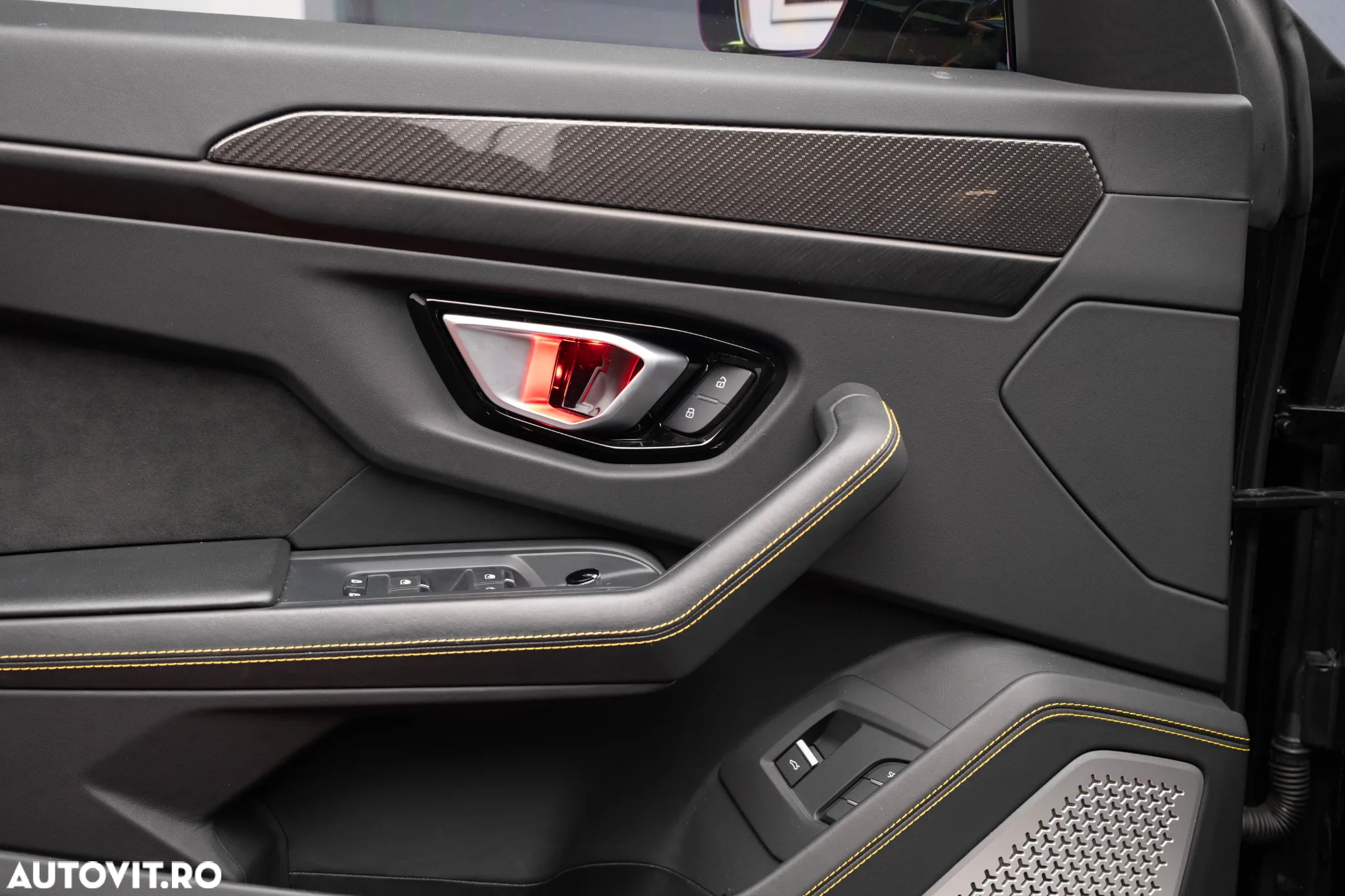 Lamborghini URUS Standard - 18