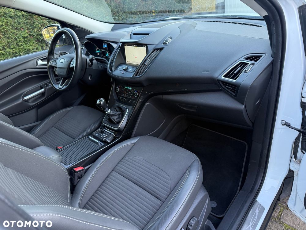 Ford Kuga 1.5 EcoBoost 2x4 Titanium - 11