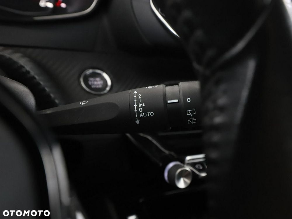 Peugeot 2008 1.2 Pure Tech Allure S&S - 34
