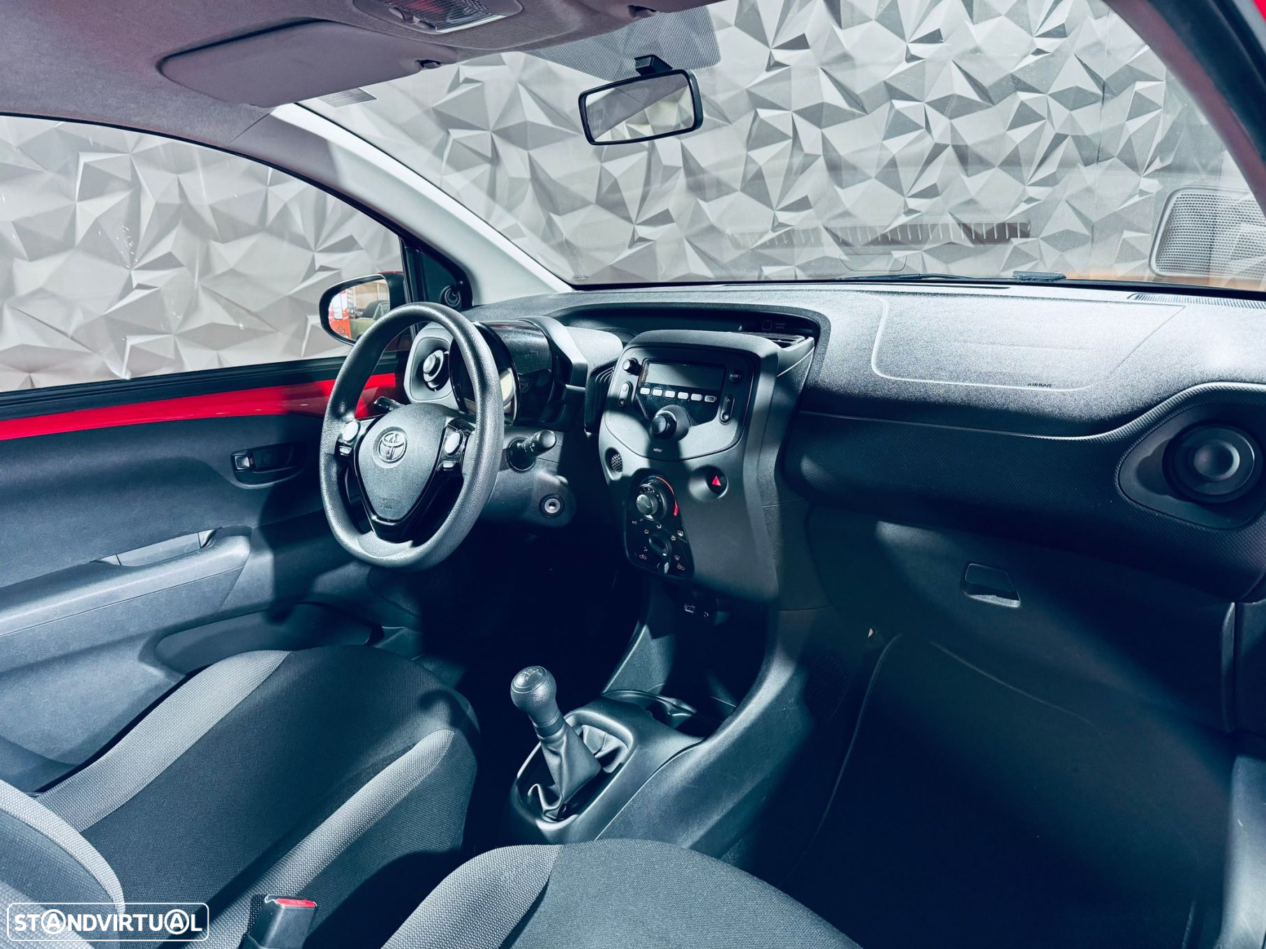 Toyota Aygo 1.0 X-Play Plus - 22