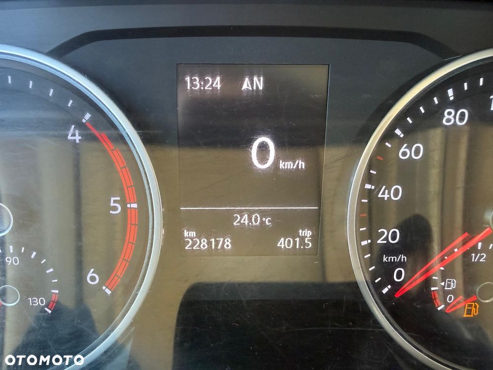 MAN TGE 3.180 DOKA - Tył napęd 6-osobowa - 16