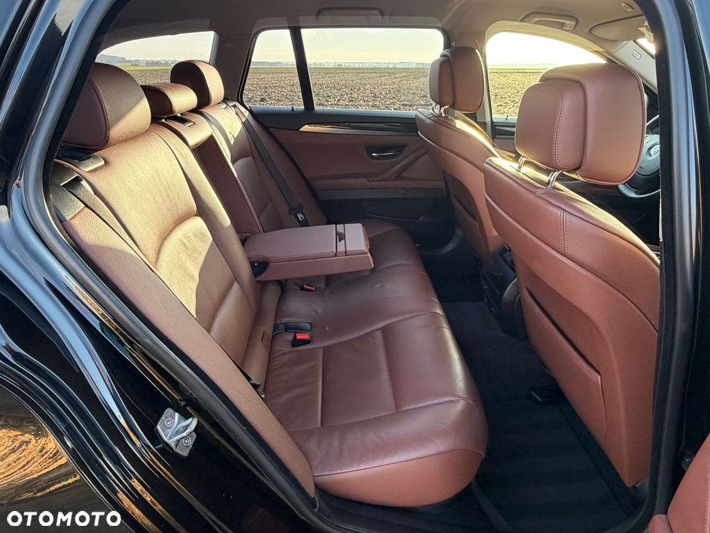 BMW Seria 5 525d xDrive - 16