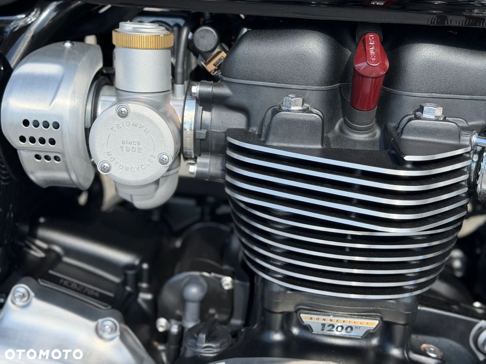 Triumph Bonneville - 14