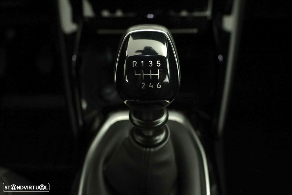 Peugeot 2008 1.2 PureTech Allure - 12