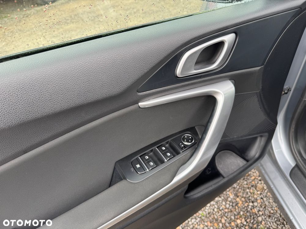 Kia Ceed 1.6 CRDi SCR M - 10