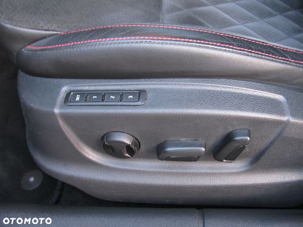 Skoda Octavia 2.0 TSI DSG RS 245 - 24