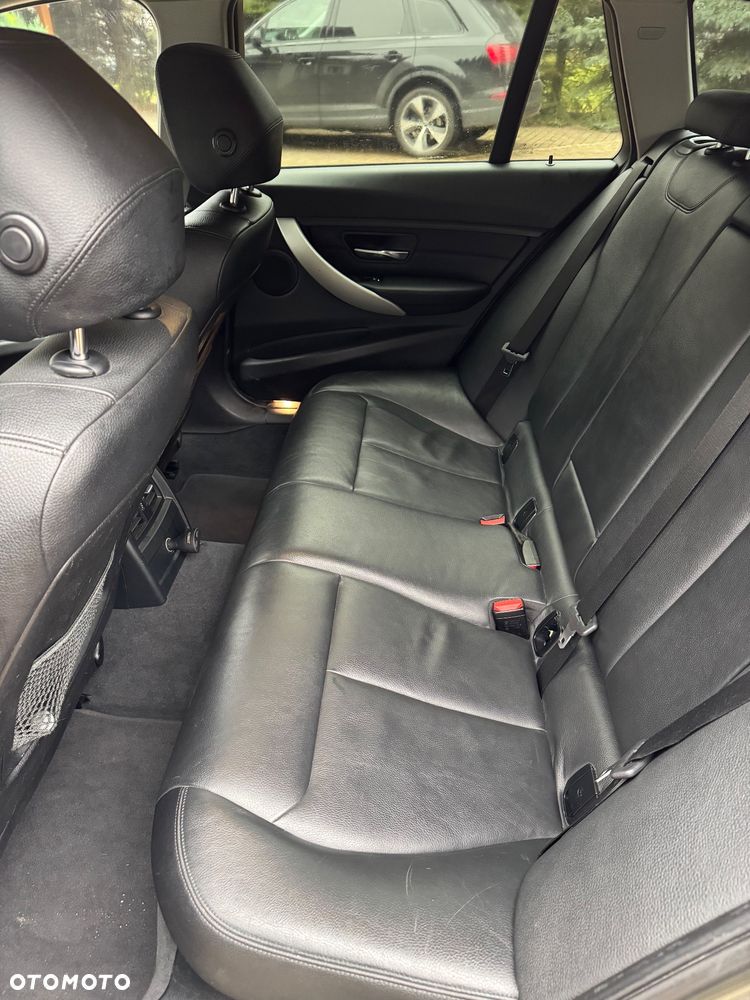 BMW Seria 3 320i xDrive - 15