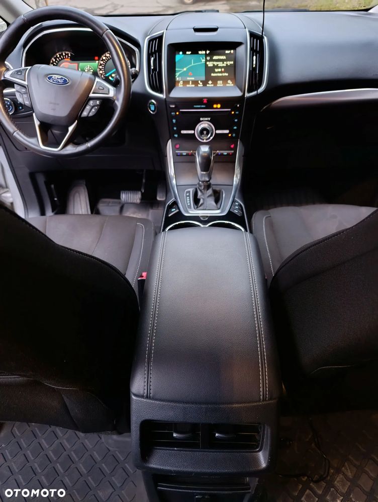 Ford S-Max - 12