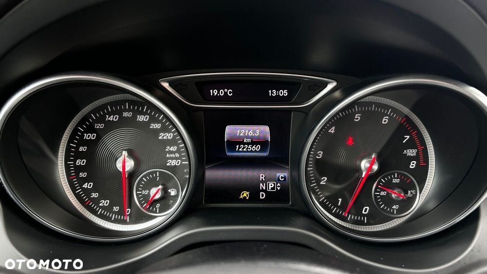 Mercedes-Benz GLA 200 7G-DCT Style - 17