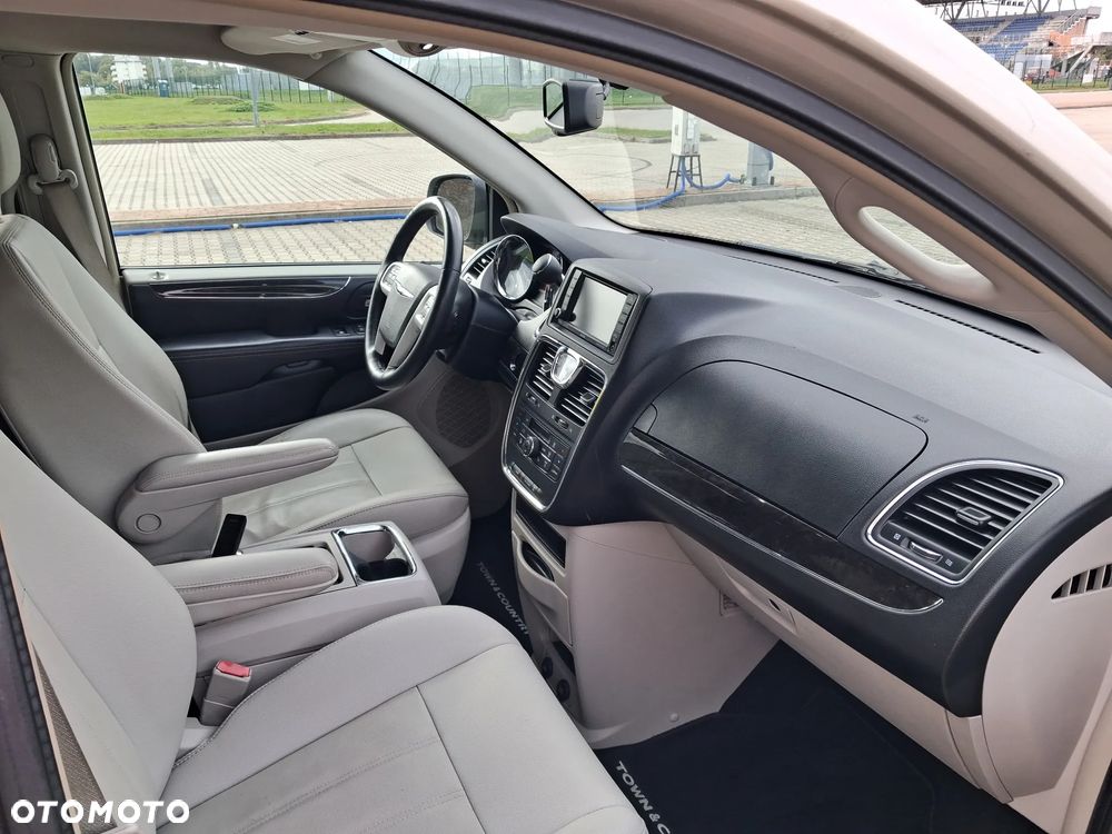 Chrysler Town & Country 3.6 Touring - 24