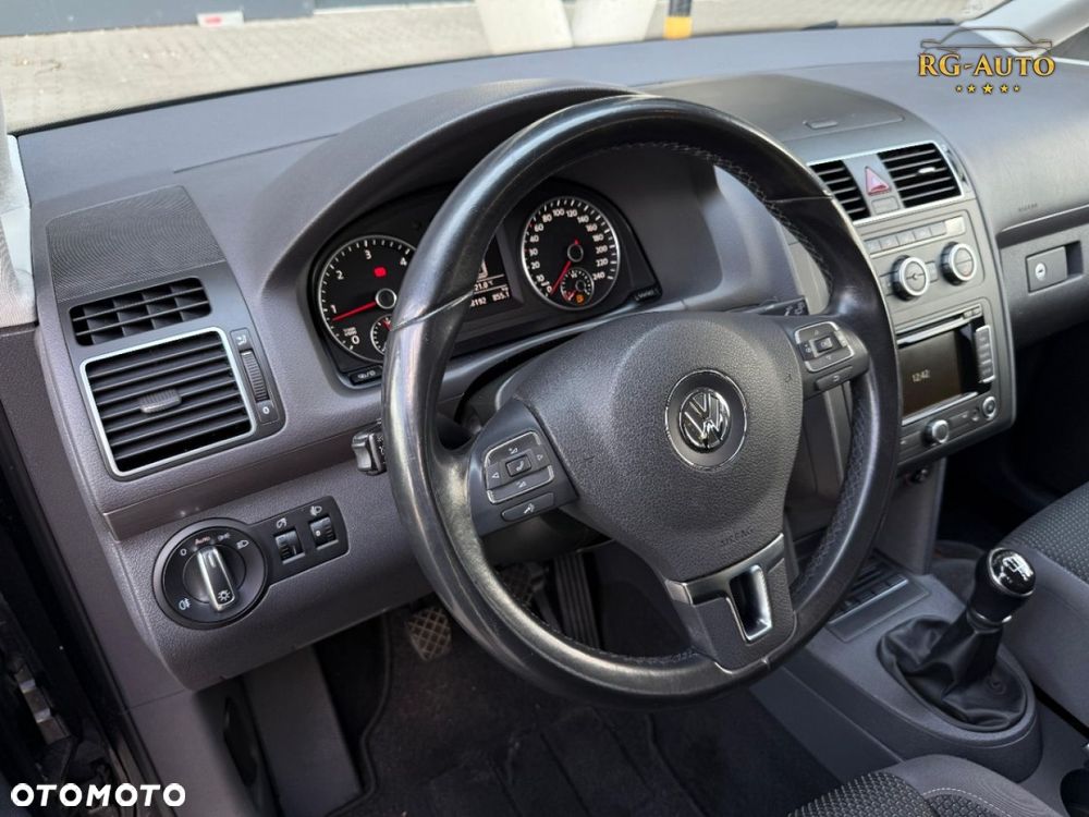 Volkswagen Touran - 37