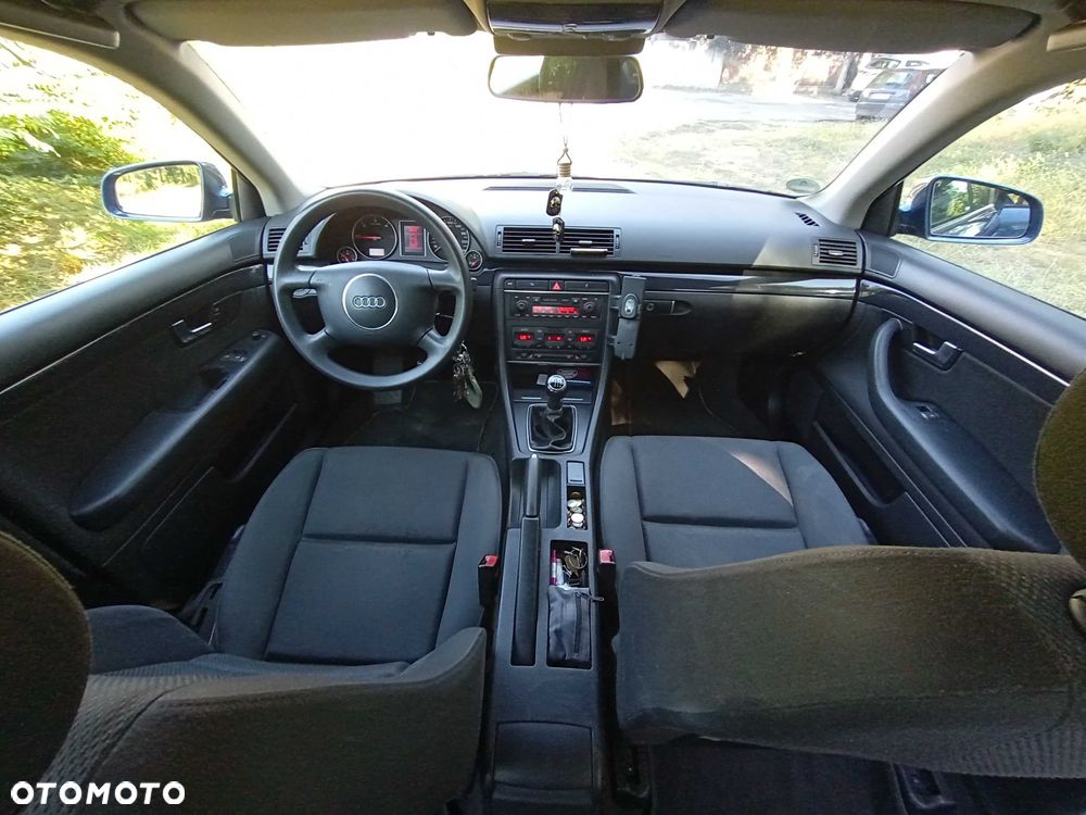 Audi A4 Limousine - 8