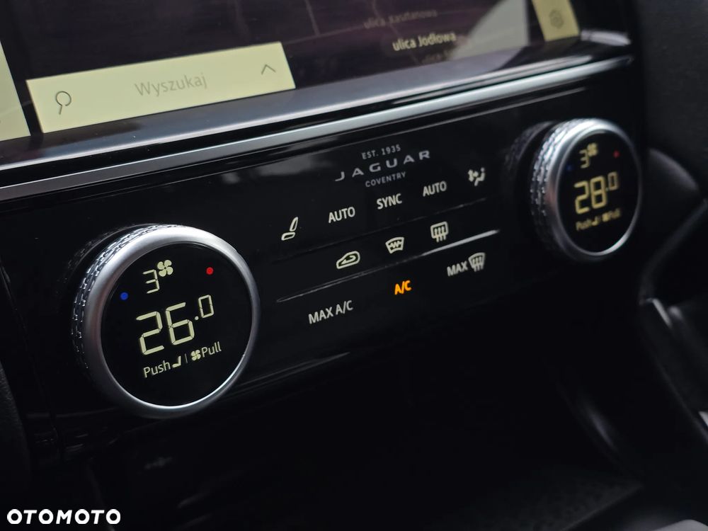 Jaguar E-Pace P160 R-Dynamic S - 32