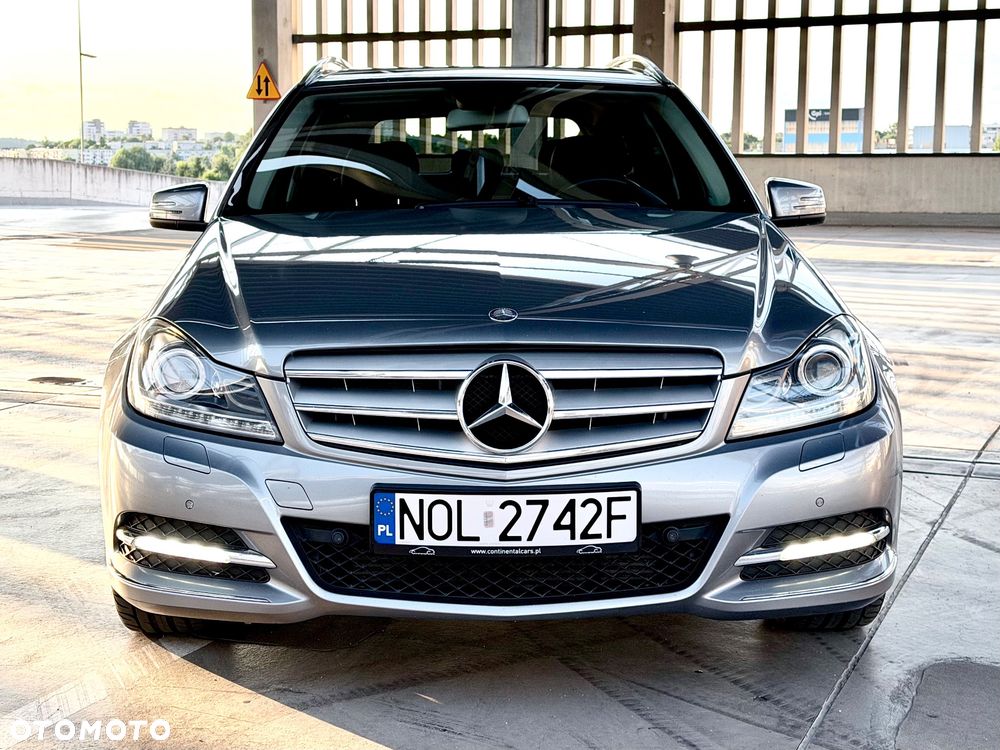 Mercedes-Benz Klasa C 220 CDI DPF BlueEFFICIENCY 7G-TRONIC Avantgarde Edition - 4