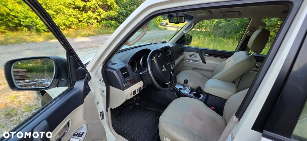 Mitsubishi Pajero - 10