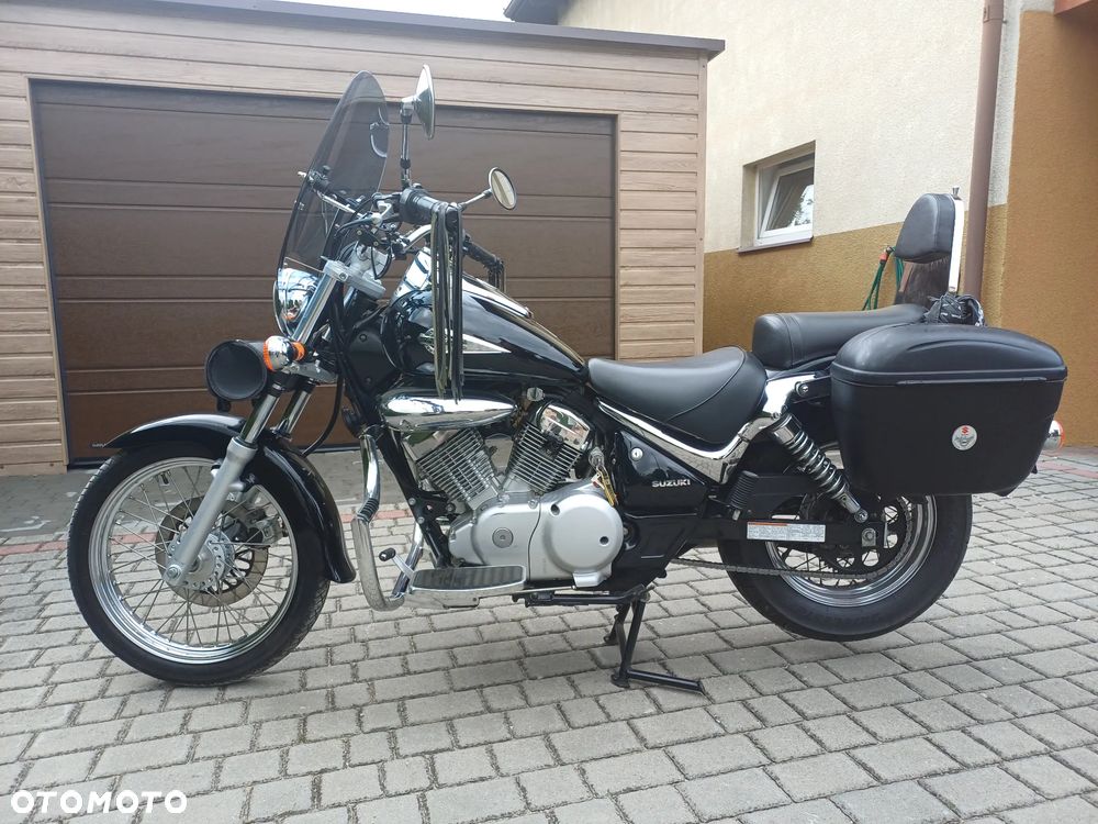 Suzuki Intruder - 1