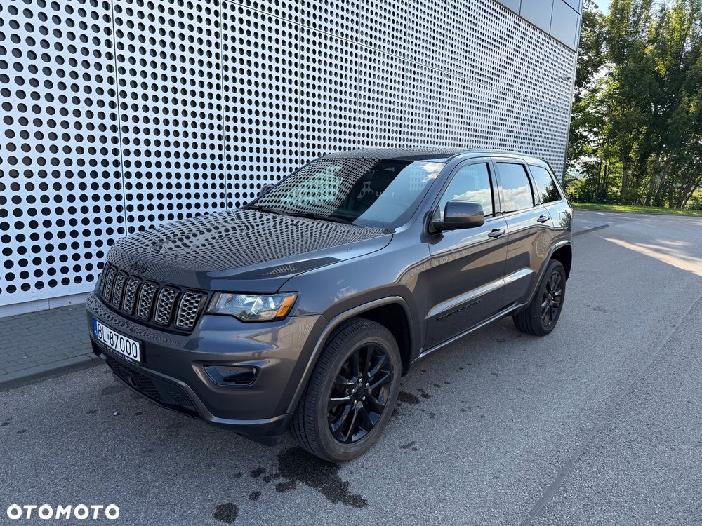 Jeep Grand Cherokee - 28