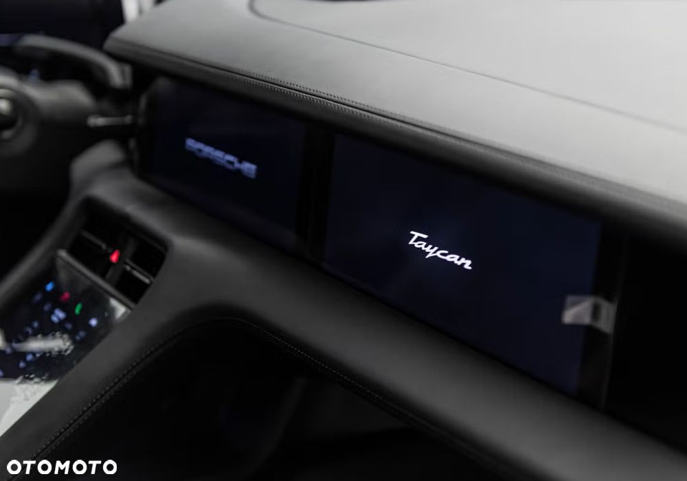 Porsche Taycan - 17