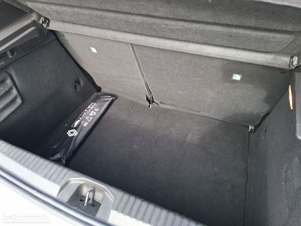 Renault Clio 1.0 TCe Techno Bi-Fuel - 24