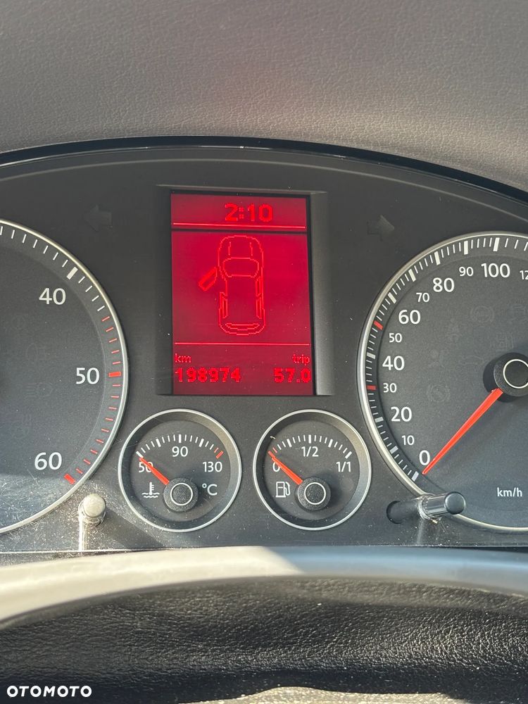 Volkswagen Touran 2.0 TDI DPF Highline - 16