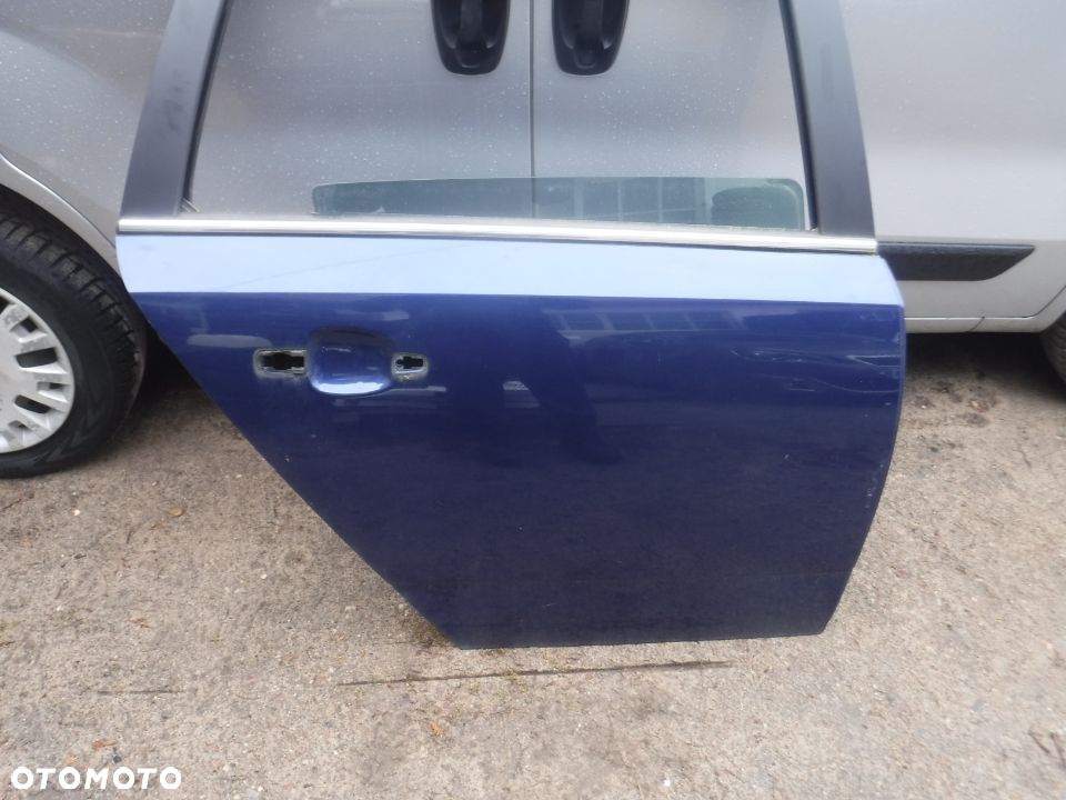 Astra H III LIFT kombi  drzwi prawe tyl Z21B ladne - 2