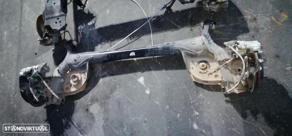 CHARRIOT TRASEIRO MAZDA 3 SEDÁN - 1