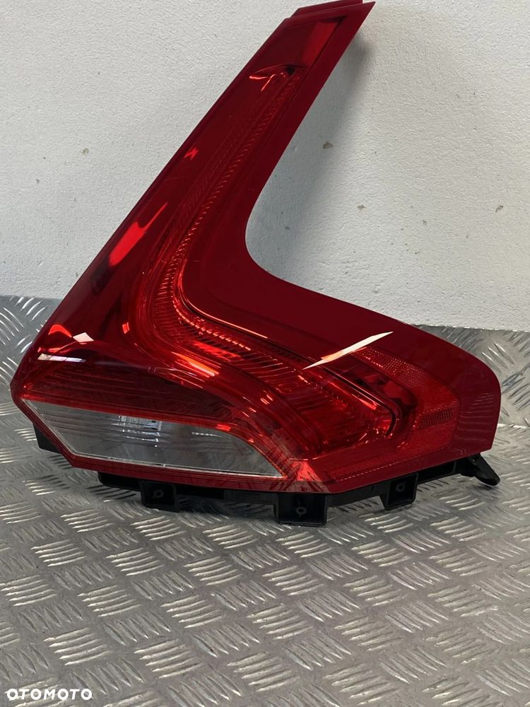 LAMPA TYLNA TYŁ PRAWA VOLVO V40 31395845 2012- - 7