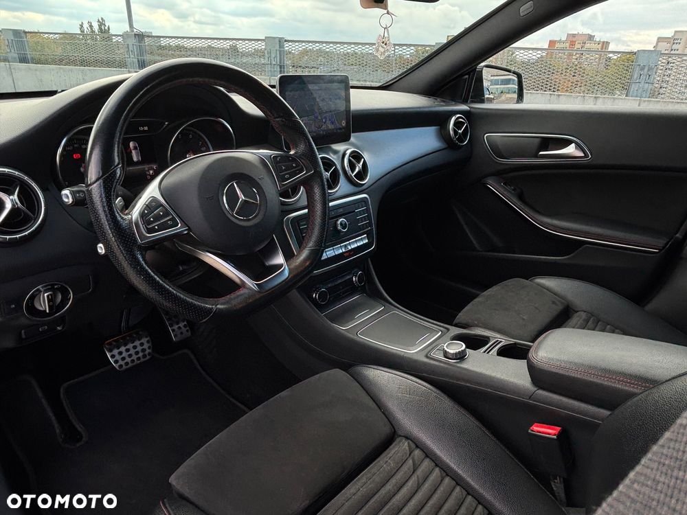 Mercedes-Benz CLA 180 7G-DCT AMG Line - 16
