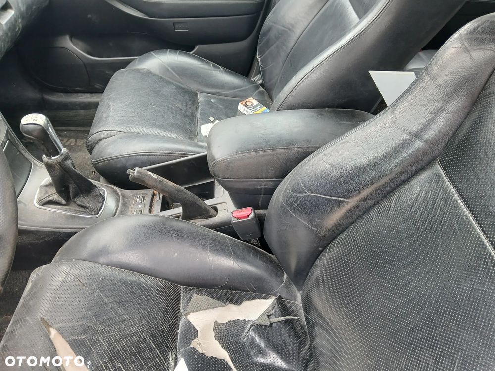 toyota avensis T25 1C0 kombi fotel fotele kanapa deska kokpit podsufitka boczek boczki klamka - 5