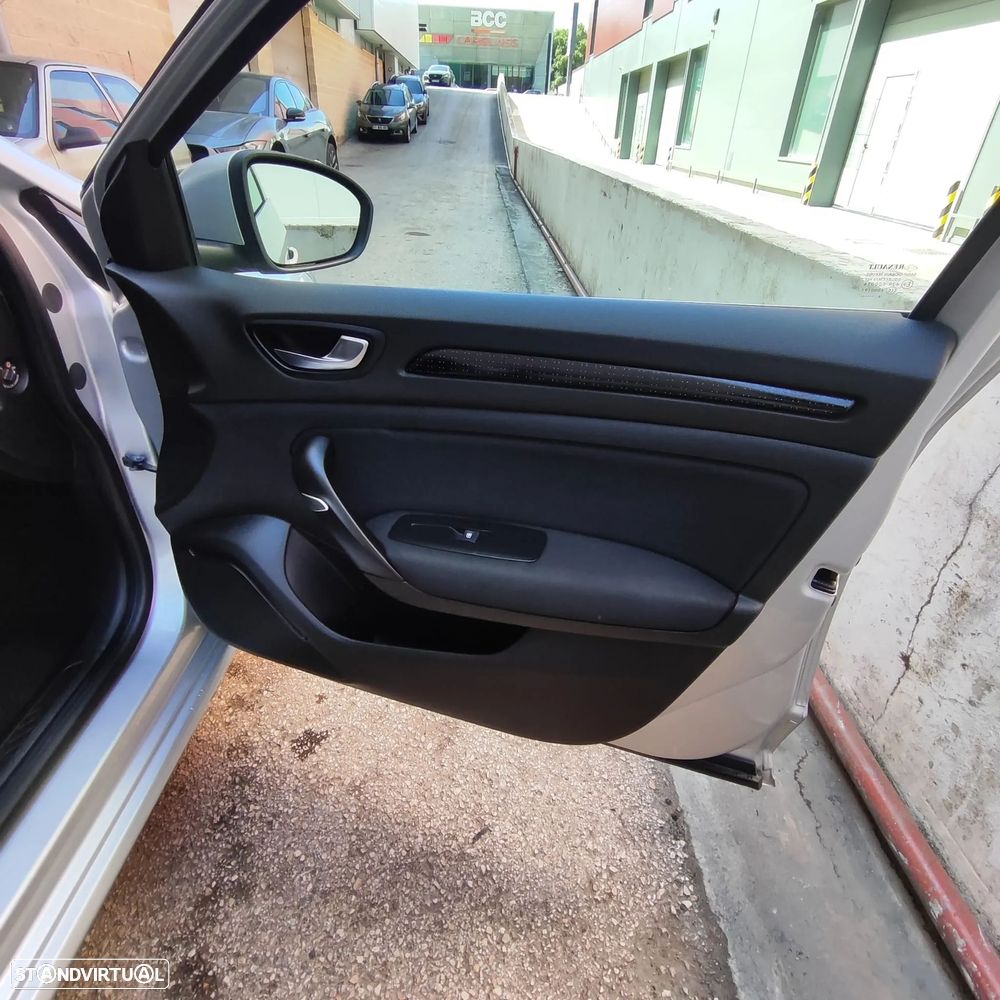 Renault Mégane Sport Tourer ENERGY dCi 110 EDC LIMITED - 12
