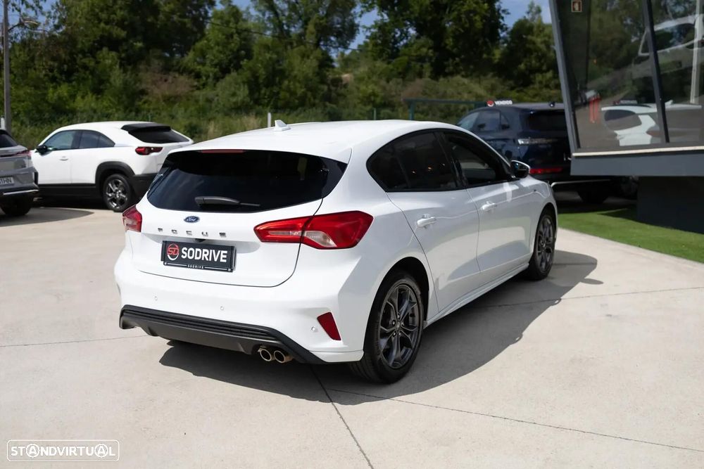 Ford Focus 1.0 EcoBoost S&S ST-LINE - 29