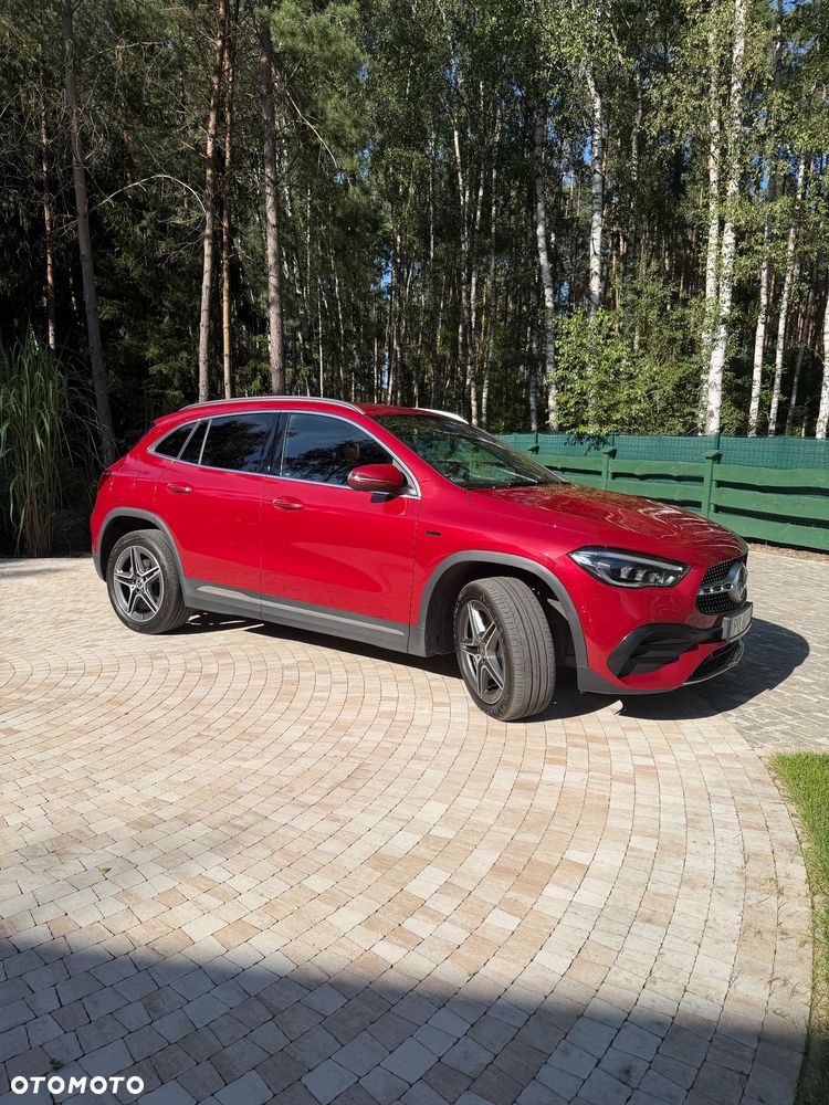 Mercedes-Benz GLA 250e AMG Line - 3