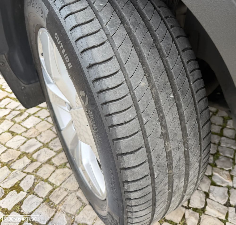 Volvo XC 40 1.5 T3 Momentum Tech Edition - 7