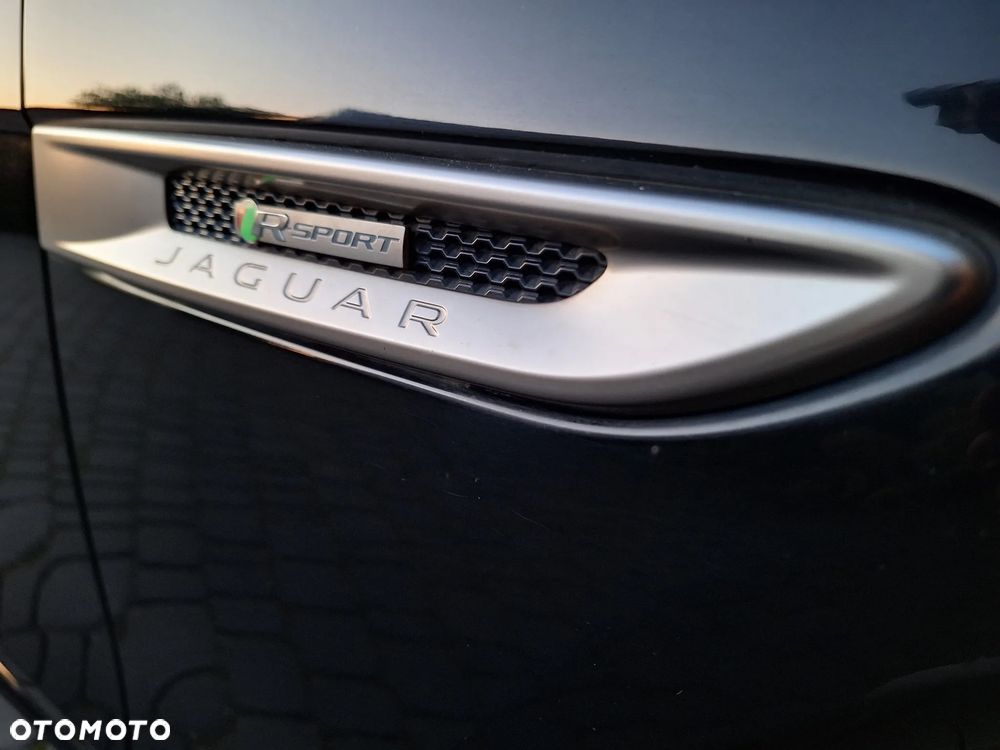 Jaguar XE 20d R-Sport - 36