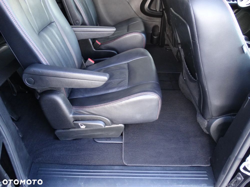 Dodge Grand Caravan 3.6 R/T - 11