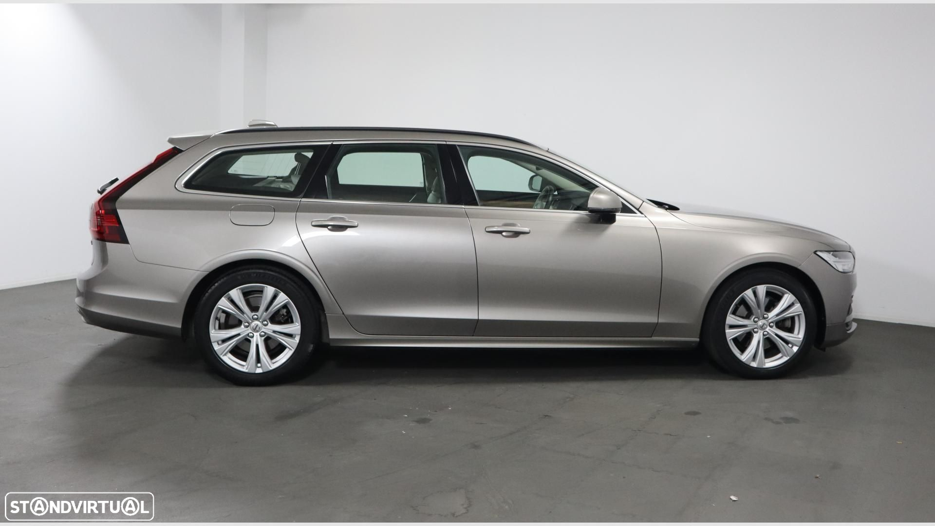 Volvo V90 2.0 B4 Momentum Plus Geartronic - 4