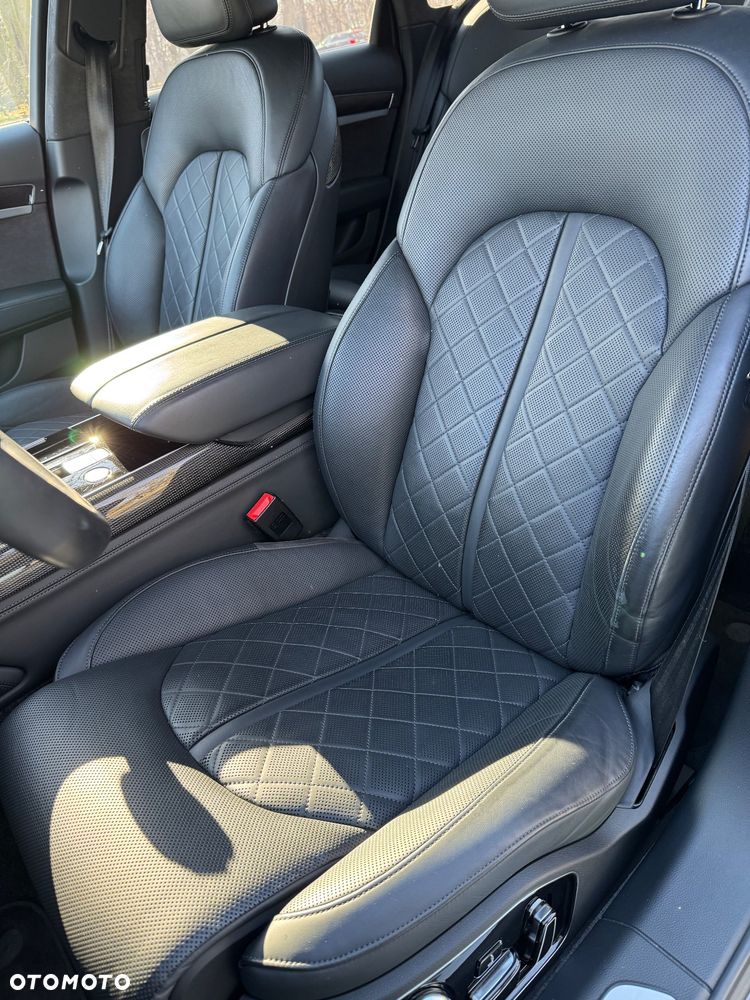 Audi A8 4.2 TDI DPF (clean diesel) quattro tiptronic - 18