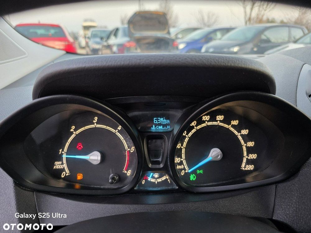 Ford Transit Courier - 35