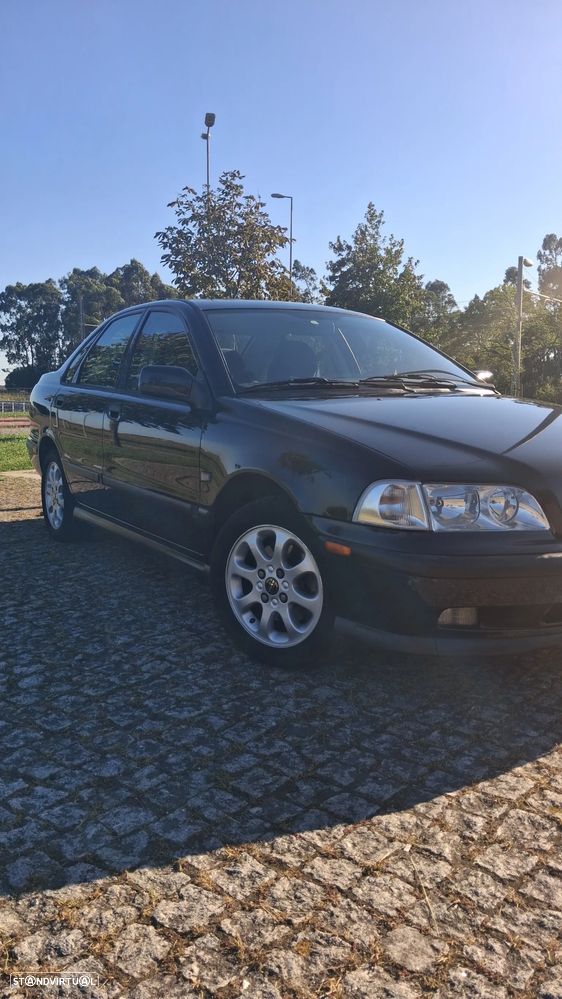 Volvo S40 1.6 - 12