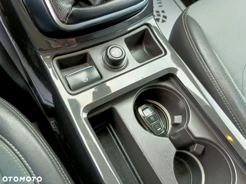 Ford Kuga 2.0 TDCi 2x4 Titanium - 24