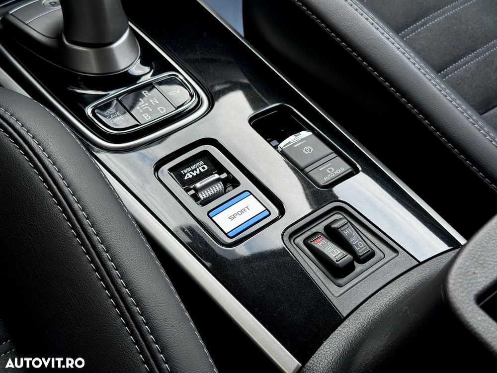 Mitsubishi Outlander 2.4 4WD Plug-In Hybrid Plus - 17
